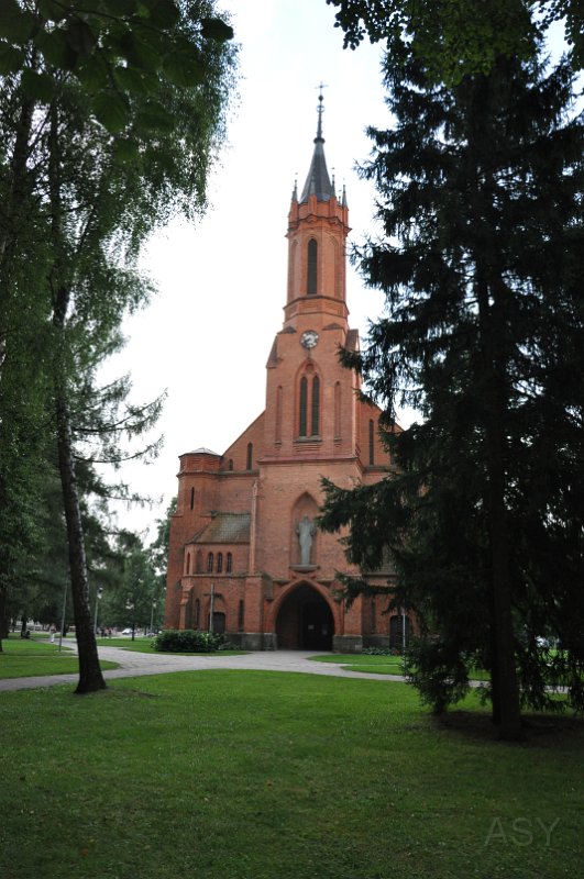 DSC_0544.JPG - Kościół neogotycki z początku XX w.