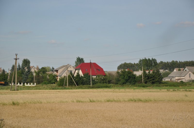 DSC_0129.JPG - Mijamy po drodze bezbarwne wioski litewskie.