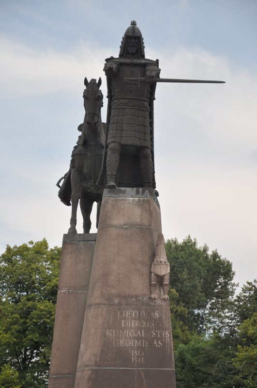 DSC_0327.JPG - Pomnik księcia Gedymina, założyciela Wilna.