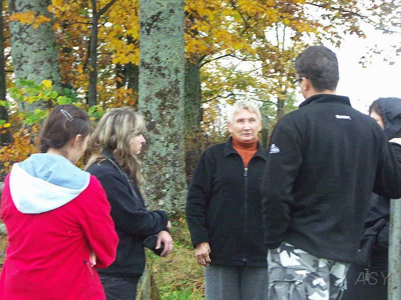PICT3960.JPG - Miejscowi w większości przyjechali w latach 40-tych i 50-tych.