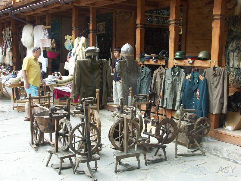 PICT2534.JPG - Strój do zdjęcia można dobrać odpowiednio do potrzeb i poglądów. A także kupić.