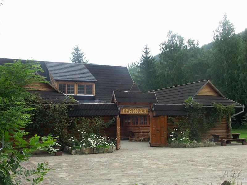 PICT2549.JPG - Jedyna dobra restauracja w Jaremczu. Tutaj można znaleźć ukraińskie potrawy.