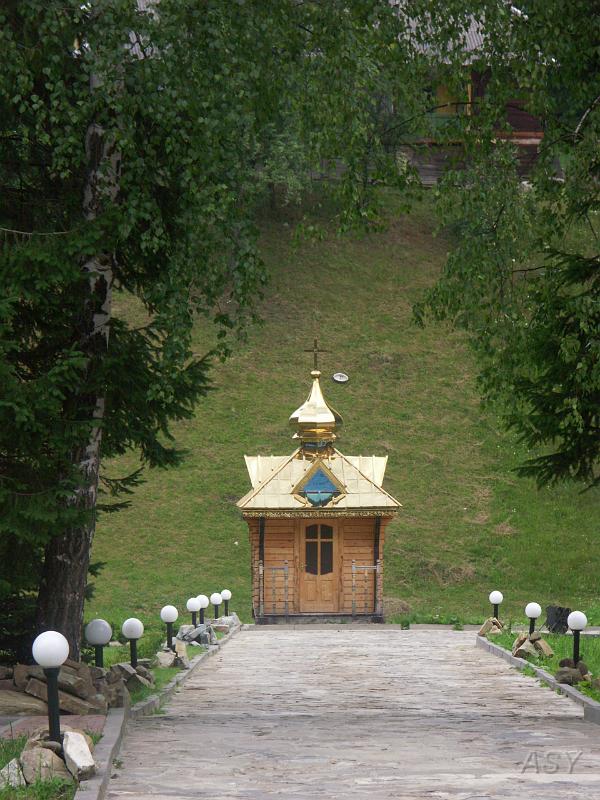 PICT2558.JPG - Na miejscu mała cerkiew.