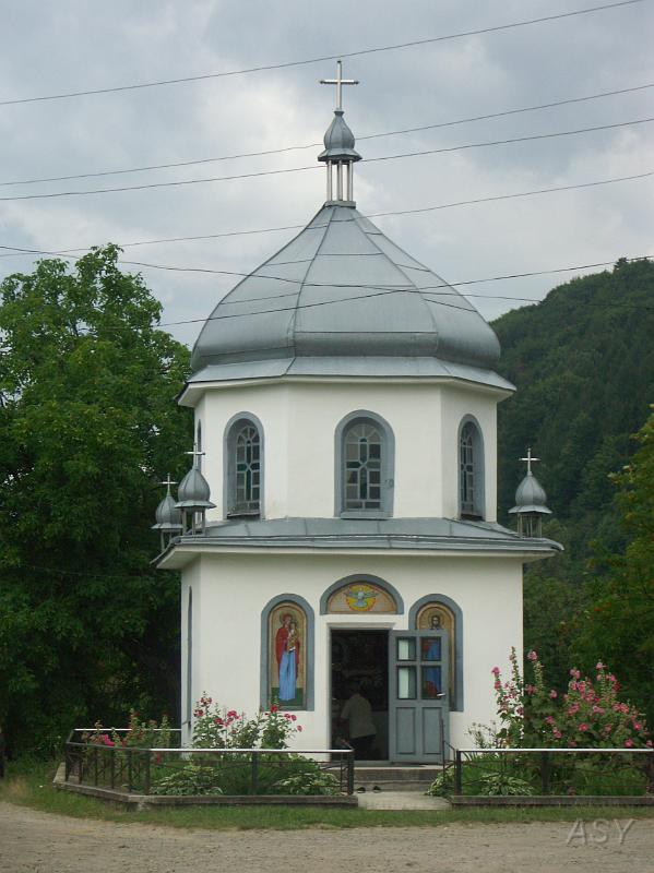 PICT2563.JPG - Jedna z licznych cerkwi.