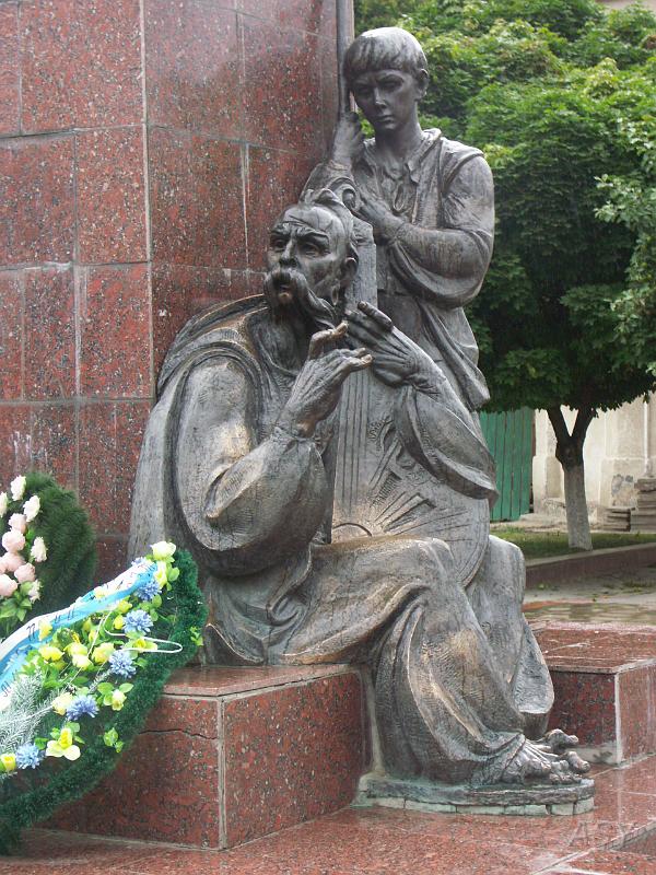 PICT2577.JPG - Fragmenty pomnika