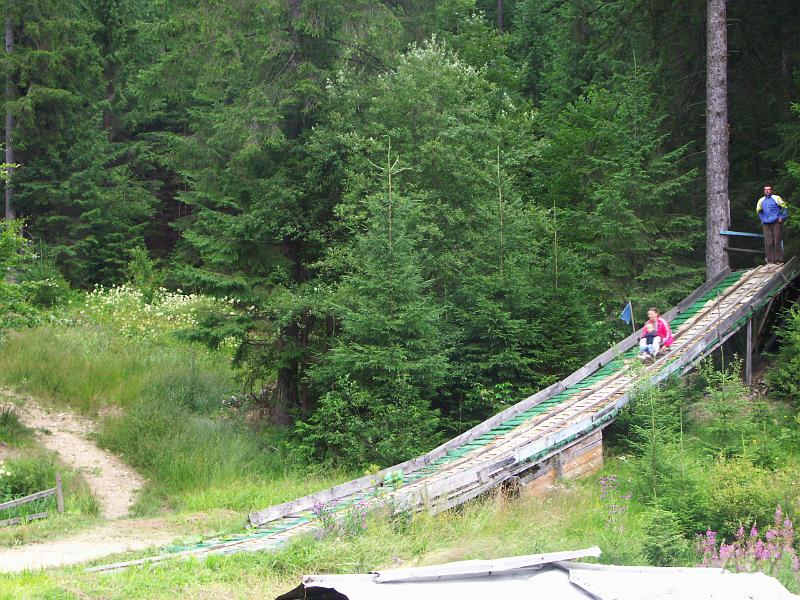 PICT2750.JPG - zbudowanego na bazie małej skoczni polewanej wodą.