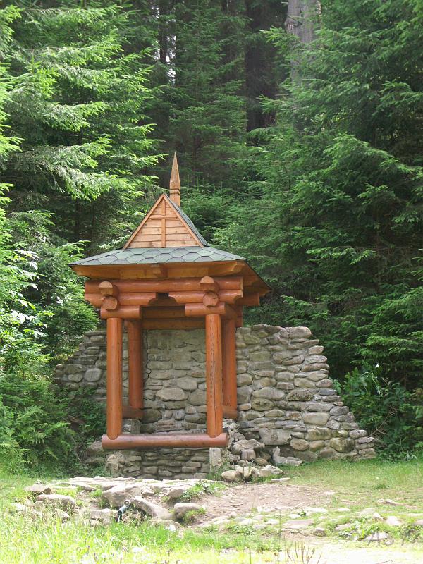 PICT2800.JPG - Źródełko, ale trzeba być miejscowym, aby mieć odwagę z niego skorzystać.