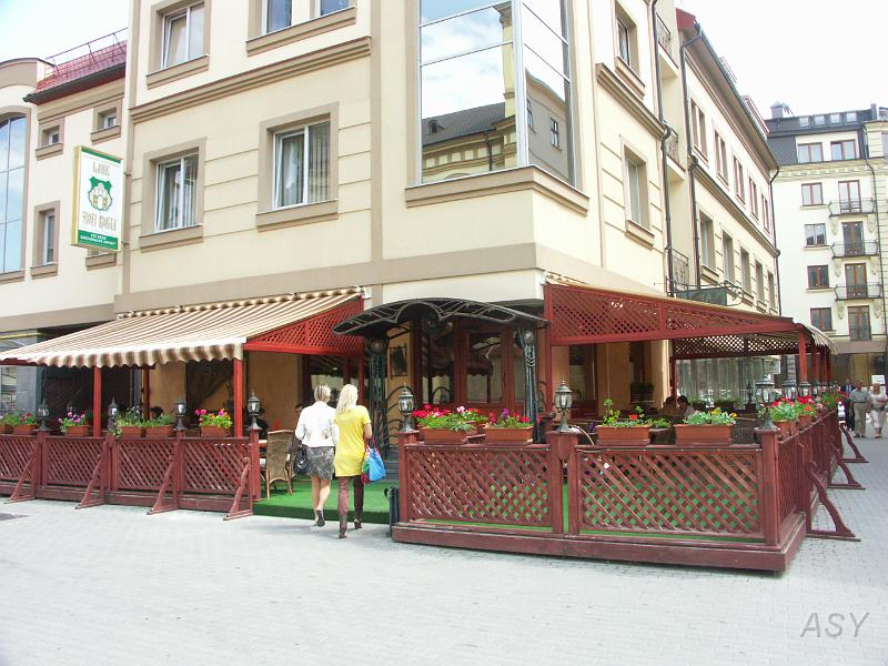 PICT2982.JPG - W Stanisławowie powstają symaptyczne kawiarnie w secesyjnym stylu. To jedna z nich.