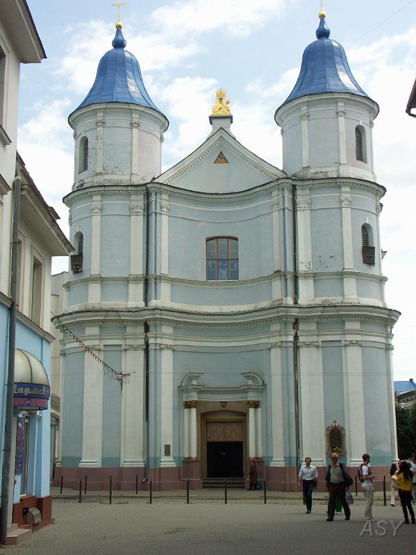 PICT2989.JPG - Kościół ormiański. Przez jakiś czas - muzeum ateizmu. Święty obraz z kościoła znajduje się w Gdańsku. W pobliżu mozżna spotkać Ormian ubranych zgodnie z tradycją.