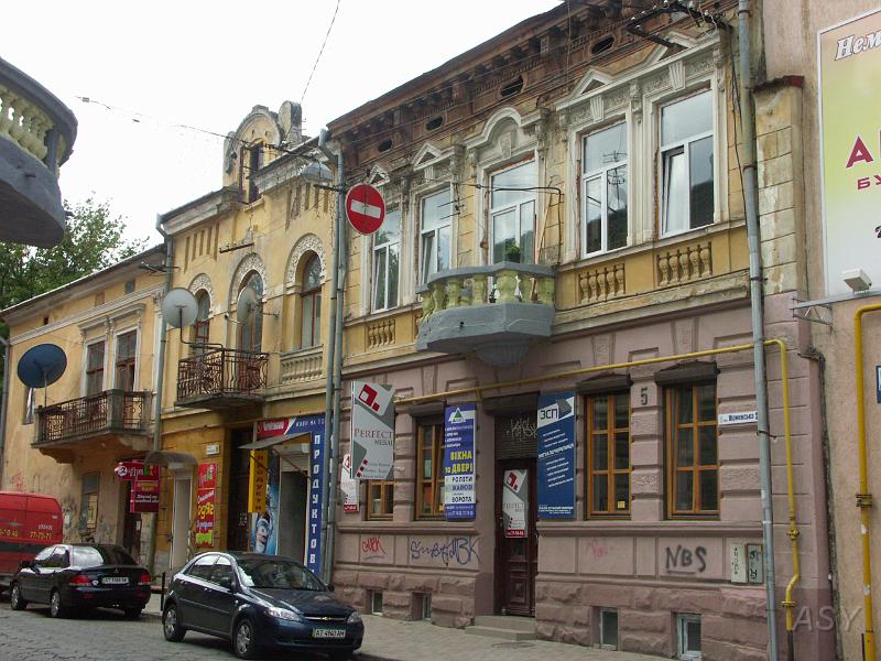 PICT3002.JPG - Okolice kościoła.