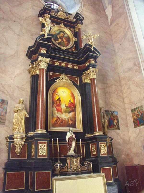 PICT3069.JPG - Wnętrze kolegiaty.