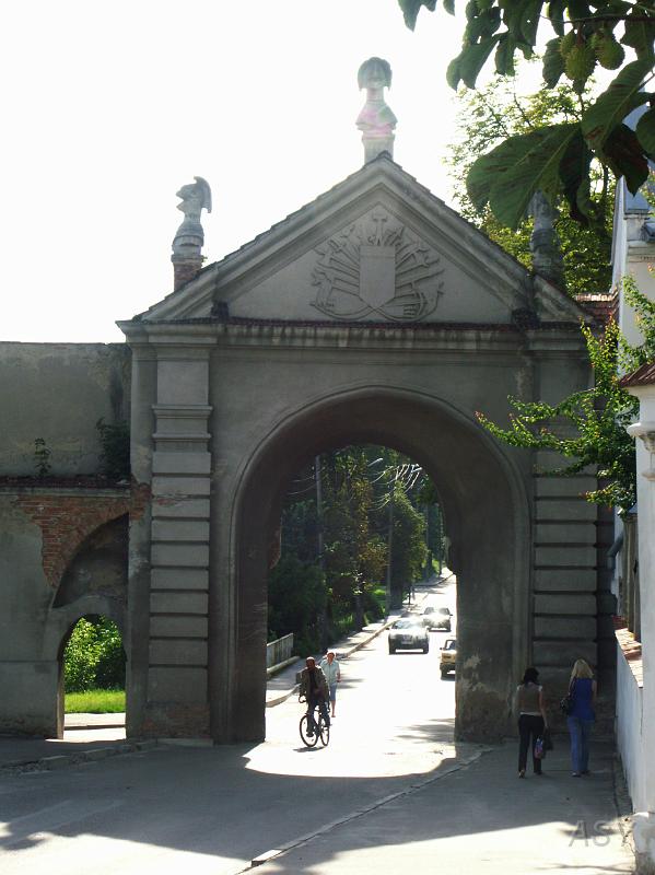 PICT3078.JPG - Brama krakowska. Jedyna ocalała ze zniszczeń.