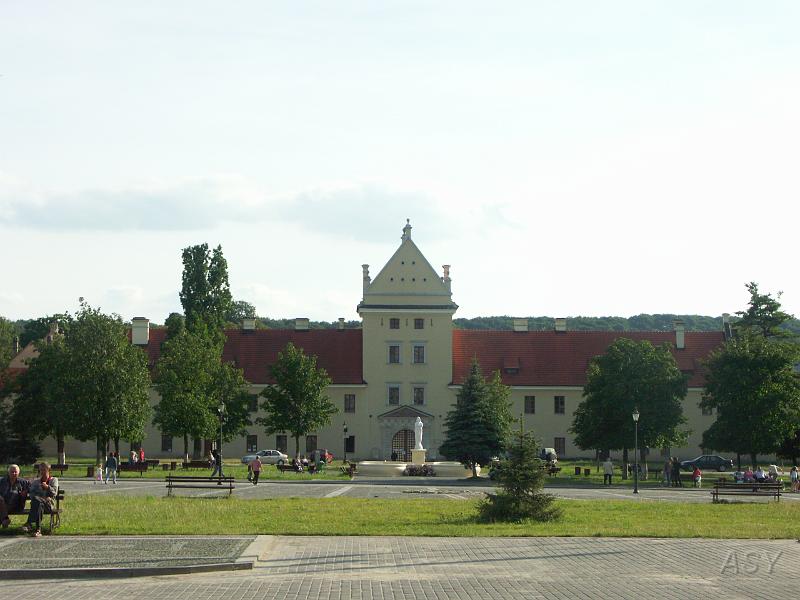 PICT3093.JPG - Nawet nie wiedzieliśmy jak piękne miejsce znajduje się kilkanaście kilometrów od granicy. I jak bardzo historyczne. Główny rynek.