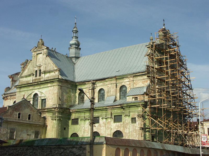 PICT3097.JPG - Klasztor i kościół Dominikanów. Ufundowany przez matkę Jana III Sobieskiego. Spoczywa w kryptach kościoła.