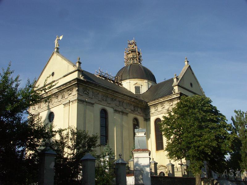 PICT3120.JPG - Historyczna kolegiata. Perła w miasteczku.